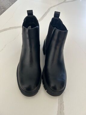 Vepose Black Slip-On Ankle Boot with Brown Insole